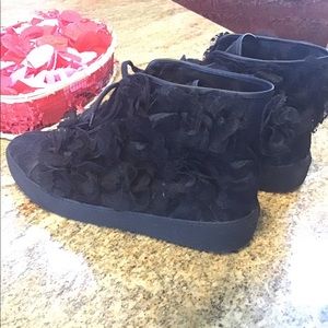 Chanel Camellia Flower mesh/lace sneakers🖤🖤🖤